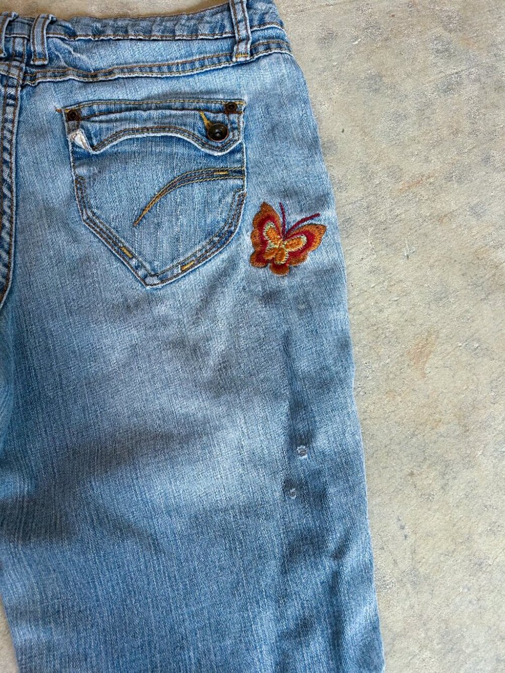 Women's Capri Embroidered Capri Jeans, Size 10 - Picture 7 of 9